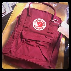 NWT.  Fjallraven – Kanken-Mini Classic Pack | PLUM
